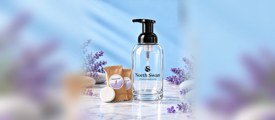 North Swan Starter Kit Lavendel med frisk lavendel omkring glasflasken